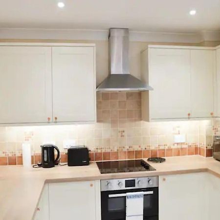 Pass The Keys Central Townhouse With Free Parking York Bagian luar foto