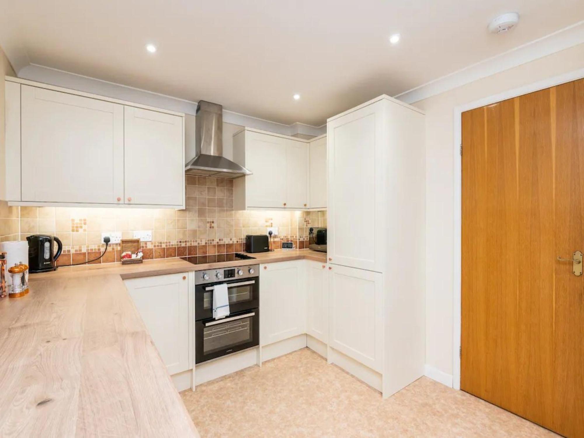 Pass The Keys Central Townhouse With Free Parking York Bagian luar foto