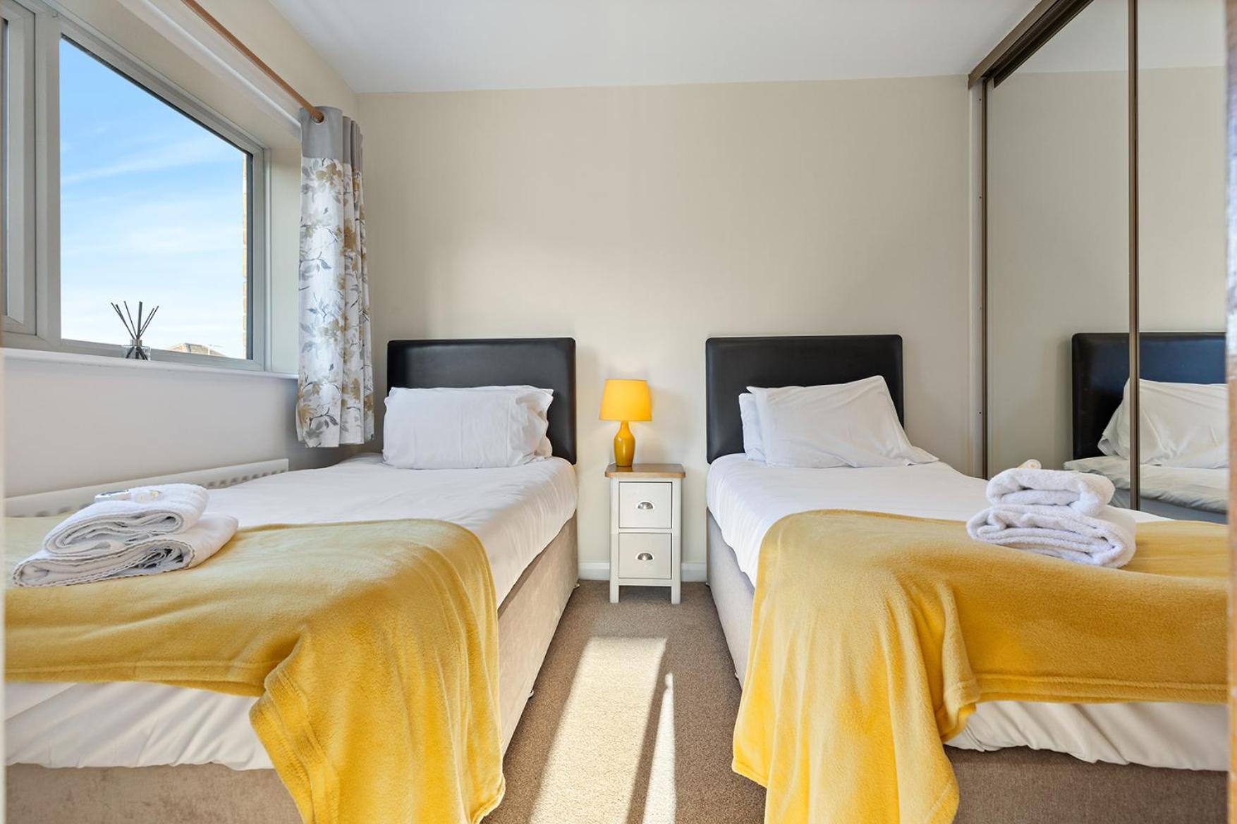 Pass The Keys Central Townhouse With Free Parking York Bagian luar foto