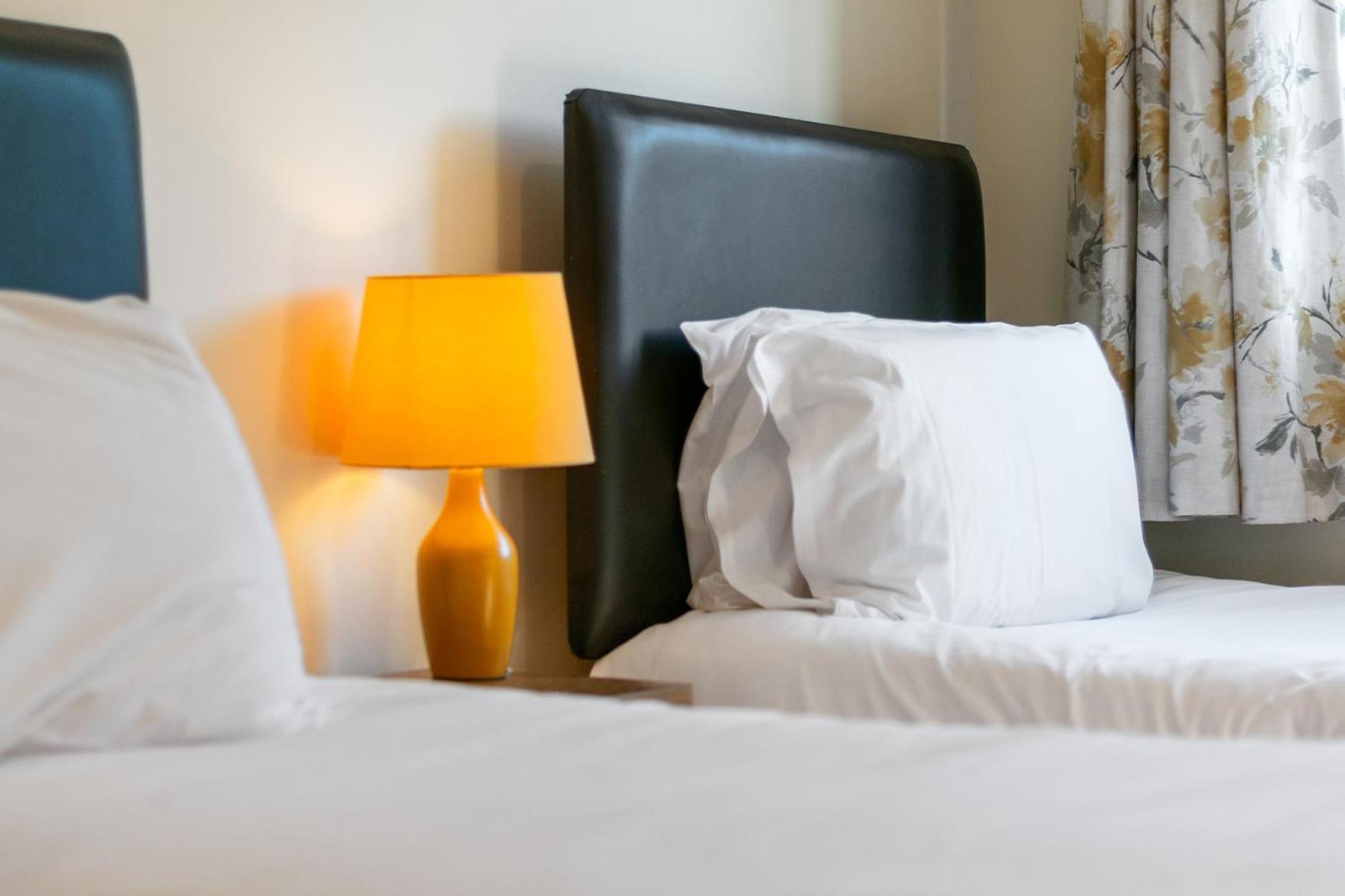 Pass The Keys Central Townhouse With Free Parking York Bagian luar foto