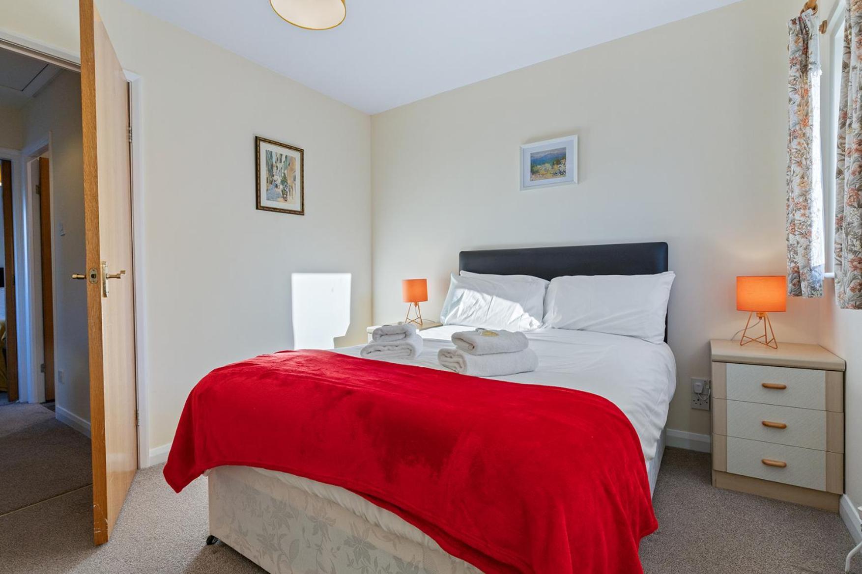 Pass The Keys Central Townhouse With Free Parking York Bagian luar foto