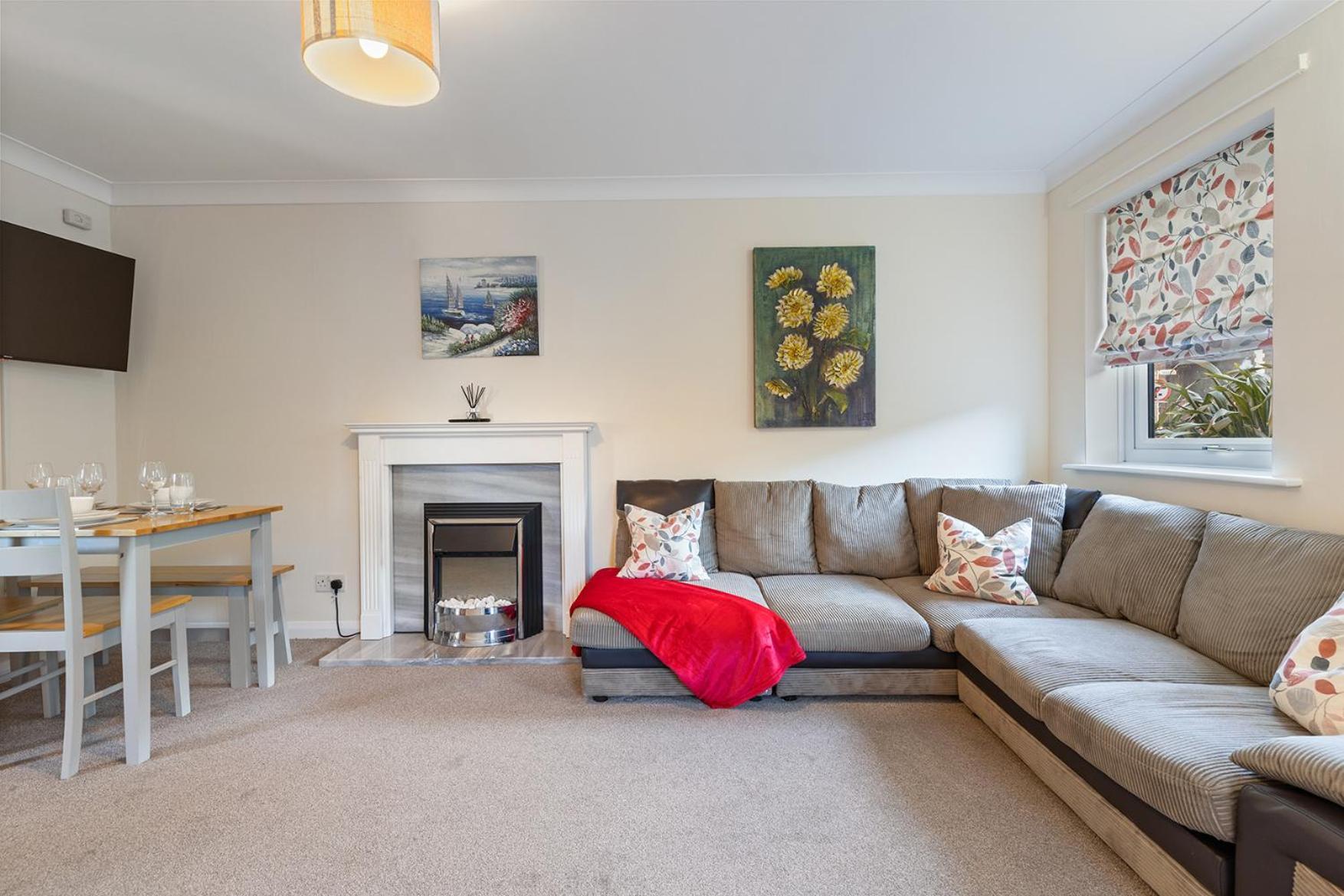 Pass The Keys Central Townhouse With Free Parking York Bagian luar foto
