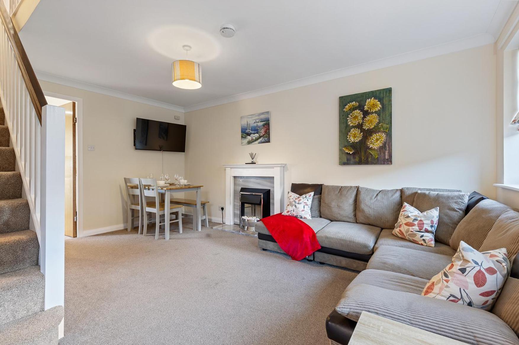Pass The Keys Central Townhouse With Free Parking York Bagian luar foto